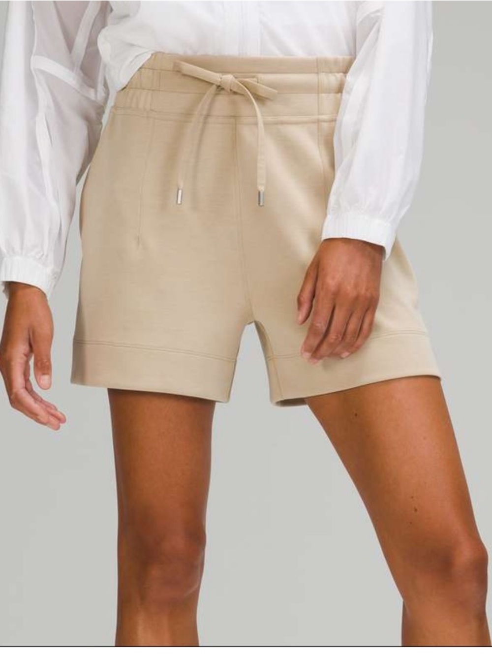 Lululemon Soft Ambitions Hi Rise Shorts in Trench 4" Sz6